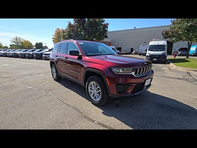 2025 Jeep Grand Cherokee GRAND CHEROKEE LAREDO X 4X4