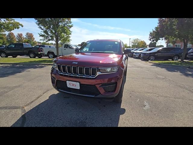 2025 Jeep Grand Cherokee GRAND CHEROKEE LAREDO X 4X4