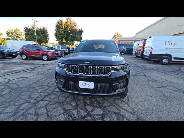 2025 Jeep Grand Cherokee GRAND CHEROKEE LAREDO X 4X4 2025 Jeep Grand Cherokee GRAND CHEROKEE LAREDO X 4X4