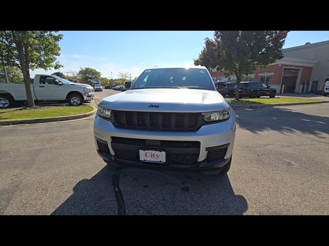 2025 Jeep Grand Cherokee GRAND CHEROKEE L ALTITUDE 4X4