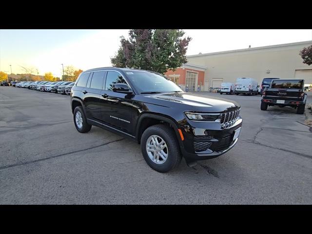 2025 Jeep Grand Cherokee GRAND CHEROKEE LAREDO 4X4