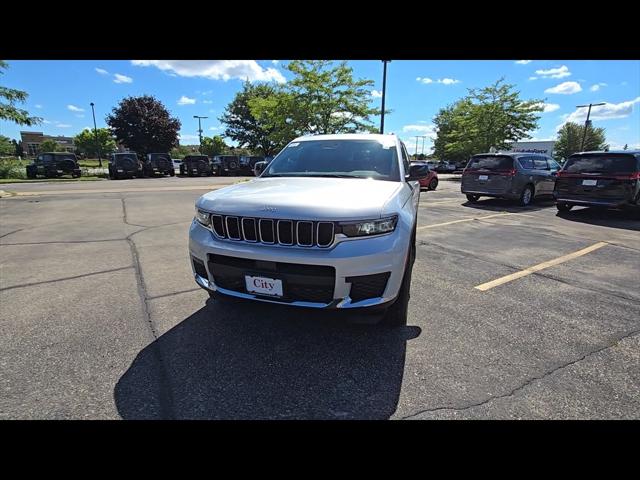 2025 Jeep Grand Cherokee GRAND CHEROKEE L LAREDO 4X4