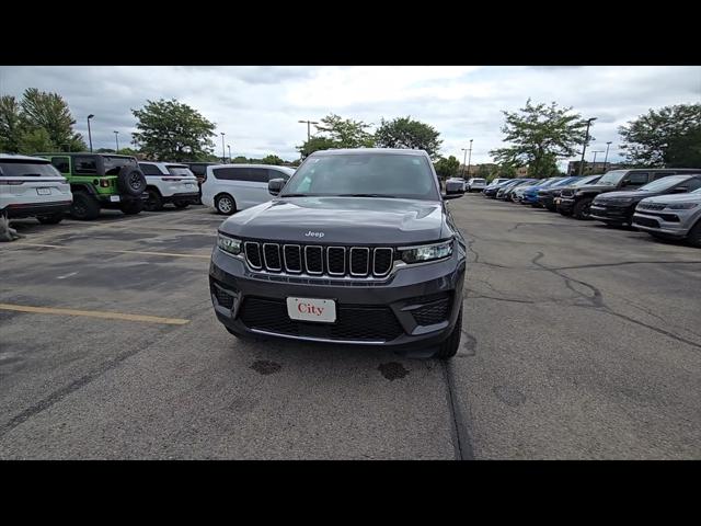 2025 Jeep Grand Cherokee GRAND CHEROKEE LAREDO 4X4