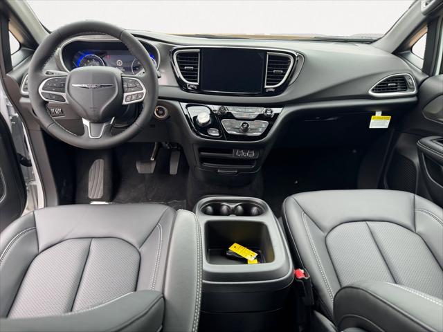 2025 Chrysler Voyager VOYAGER LX