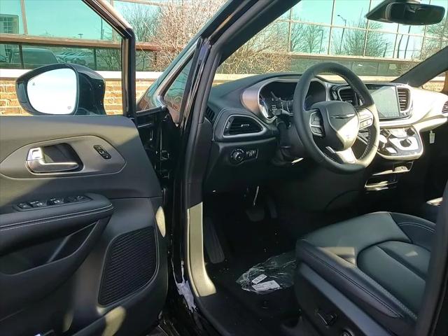 2026 Chrysler Pacifica Select AWD