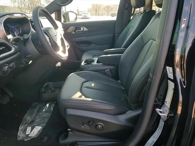 2026 Chrysler Pacifica Select AWD