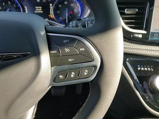 2026 Chrysler Pacifica Select AWD