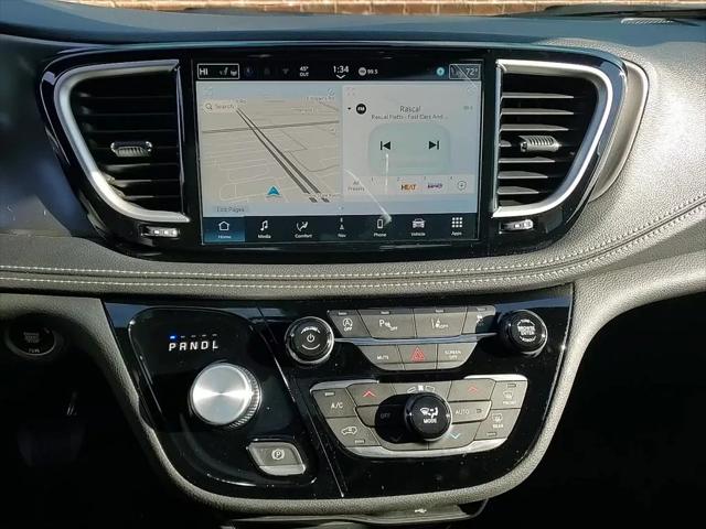 2026 Chrysler Pacifica Select AWD