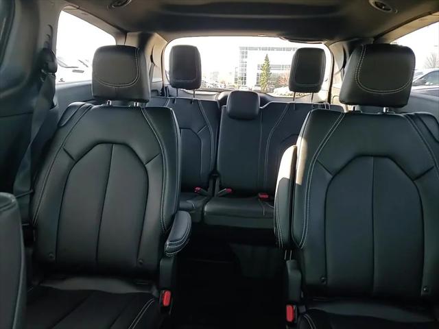 2026 Chrysler Pacifica Select AWD