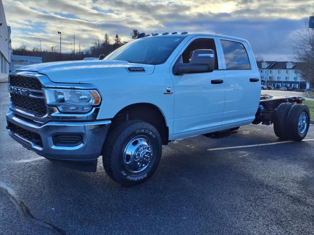 2024 RAM Ram 3500 Chassis Cab RAM 3500 TRADESMAN CREW CAB CHASSIS 4X4 60 CA 2024 RAM Ram 3500 Chassis Cab RAM 3500 TRADESMAN CREW CAB CHASSIS 4X4 60 CA