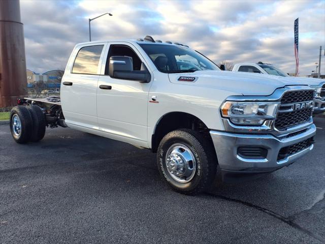 2024 RAM Ram 3500 Chassis Cab RAM 3500 TRADESMAN CREW CAB CHASSIS 4X4 60 CA 2024 RAM Ram 3500 Chassis Cab RAM 3500 TRADESMAN CREW CAB CHASSIS 4X4 60 CA
