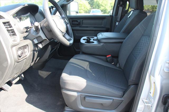 2026 RAM Ram 3500 RAM 3500 TRADESMAN CREW CAB 4X4 64 BOX