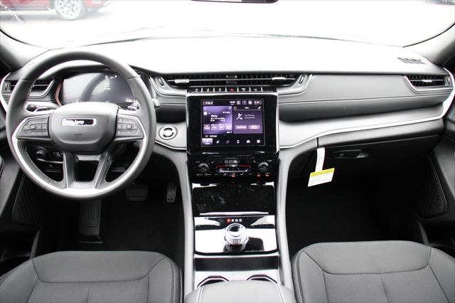 2025 Jeep Grand Cherokee GRAND CHEROKEE LAREDO X 4X4