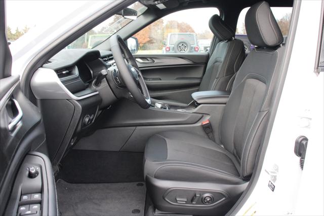 2025 Jeep Grand Cherokee GRAND CHEROKEE L LAREDO X 4X2