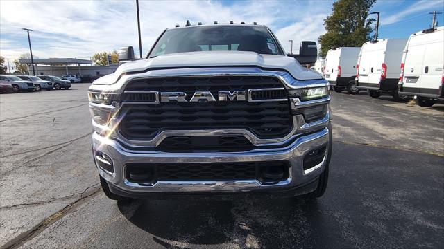 2026 RAM Ram 5500 Chassis Cab RAM 5500 TRADESMAN CHASSIS CREW CAB 4X4 84 CA 2026 RAM Ram 5500 Chassis Cab RAM 5500 TRADESMAN CHASSIS CREW CAB 4X4 84 CA