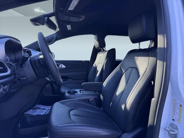2024 Chrysler Pacifica Hybrid PACIFICA PLUG-IN HYBRID S APPEARANCE
