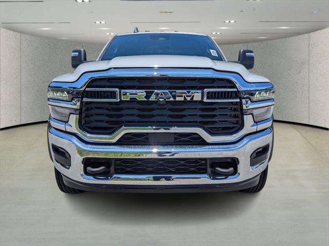 2025 RAM Ram 5500 Chassis Cab RAM 5500 TRADESMAN CHASSIS CREW CAB 4X4 84 CA 2025 RAM Ram 5500 Chassis Cab RAM 5500 TRADESMAN CHASSIS CREW CAB 4X4 84 CA