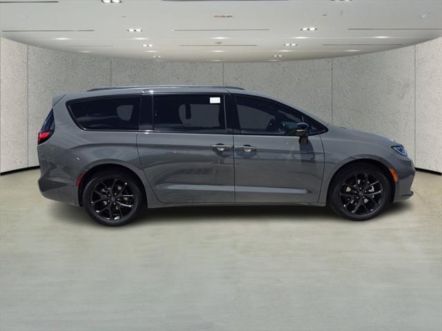 2025 Chrysler Pacifica PACIFICA LIMITED