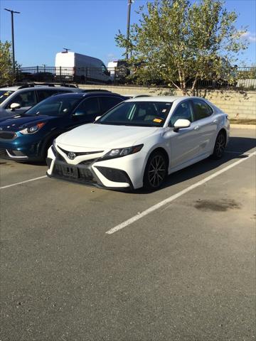2021 Toyota Camry SE AWD