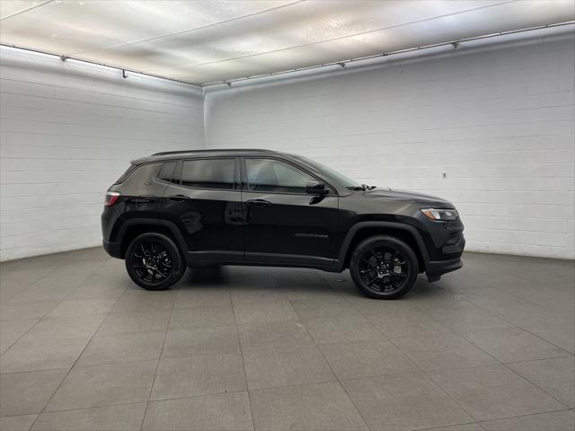 2025 Jeep Compass COMPASS LATITUDE 4X4