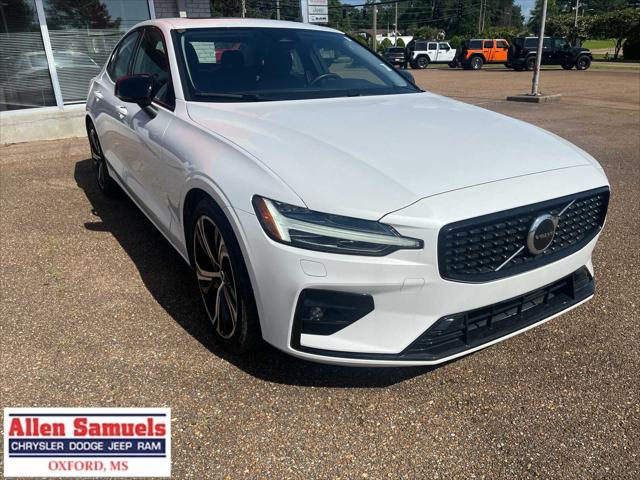 2024 Volvo S60 B5 Core Dark Theme