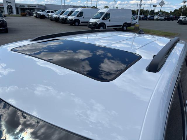 2025 Jeep Grand Cherokee GRAND CHEROKEE LAREDO X 4X4