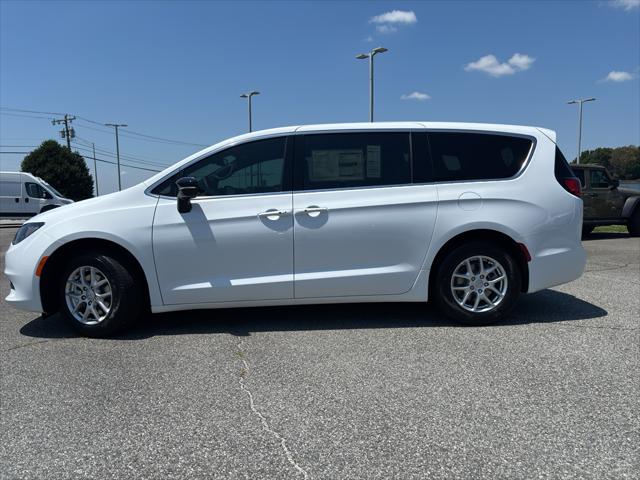 2025 Chrysler Voyager VOYAGER LX