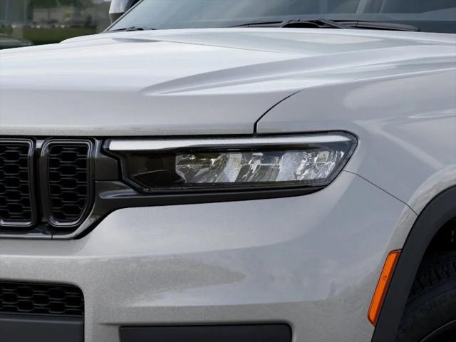 New 2025 Silver Zynith Exterior Paint Jeep Altitude X image 48