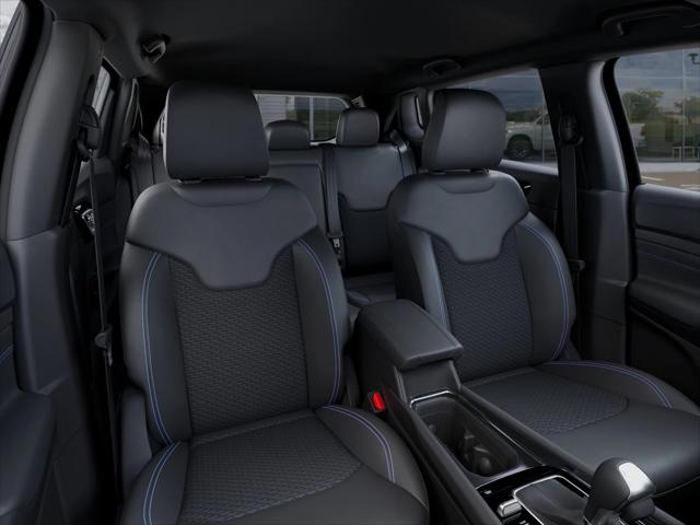 New 2026 Hydro Blue Pearl-Coat Exterior Paint Jeep Latitude image 62