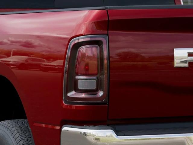 New 2026 Molten Red Pearl-Coat Exterior Paint RAM TRADESMAN image 54