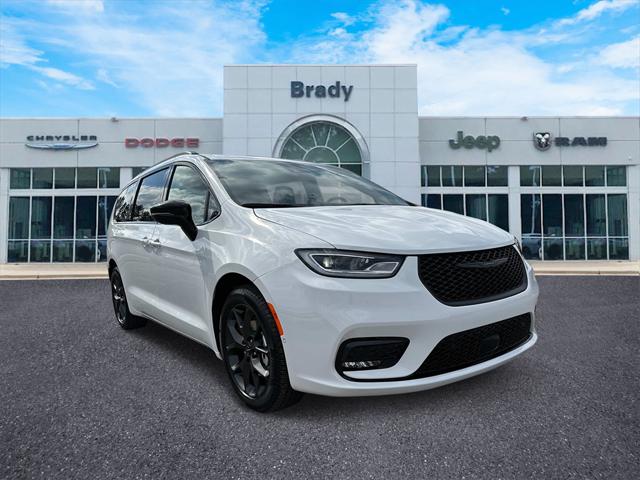 2024 Chrysler Pacifica PACIFICA TOURING L