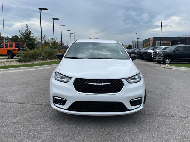 2026 Chrysler Pacifica Plug-In Hybrid PACIFICA PLUG-IN HYBRID SELECT 2026 Chrysler Pacifica Plug-In Hybrid PACIFICA PLUG-IN HYBRID SELECT