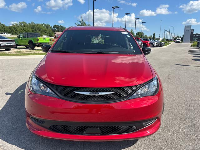 2025 Chrysler Voyager VOYAGER LX