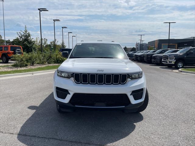 2025 Jeep Grand Cherokee GRAND CHEROKEE LAREDO X 4X4