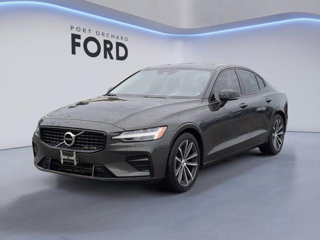 2022 Volvo S60 B5 Momentum 2022 Volvo S60 B5 Momentum