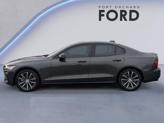 2022 Volvo S60 B5 Momentum 2022 Volvo S60 B5 Momentum