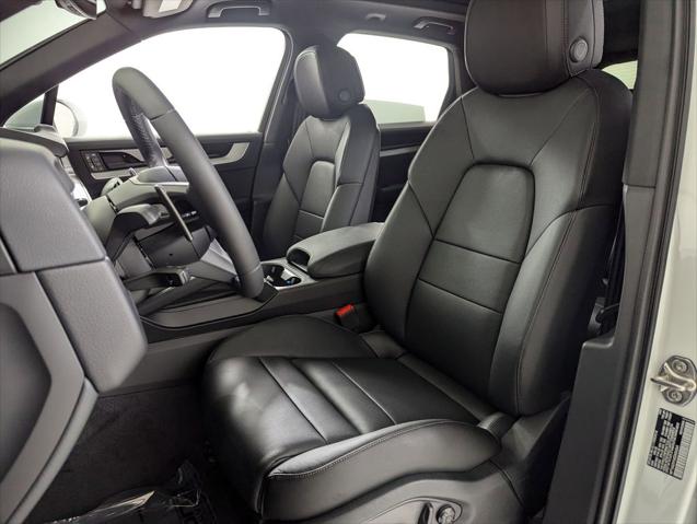 2025 Porsche Cayenne Unknown