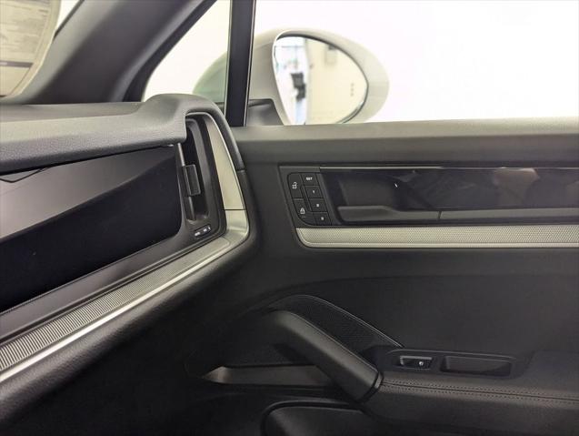 2025 Porsche Cayenne Unknown