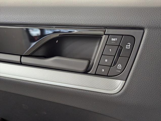 2025 Porsche Cayenne Unknown