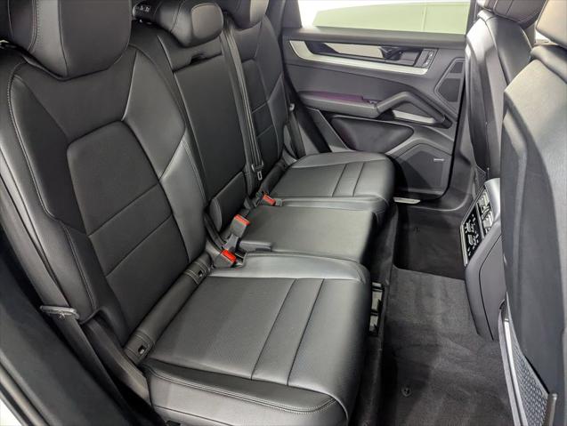 2025 Porsche Cayenne Unknown