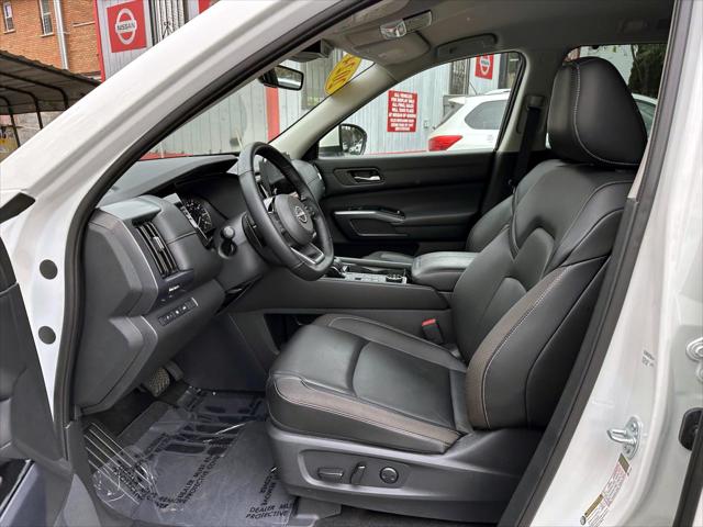 2024 Nissan Pathfinder SL 4WD [13]