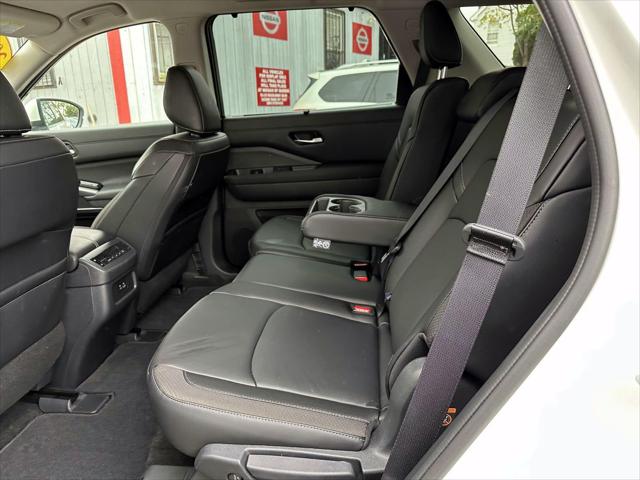 2024 Nissan Pathfinder SL 4WD [14]