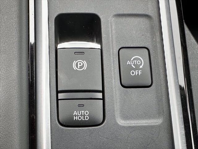 2024 Nissan Pathfinder SL 4WD [27]