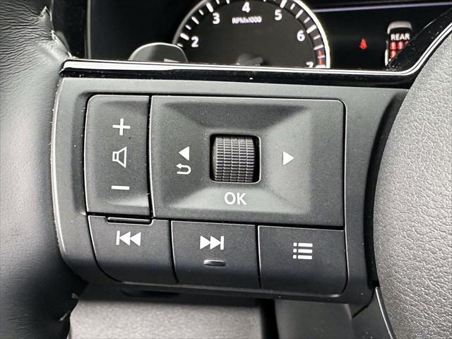 2024 Nissan Pathfinder SL 4WD [31]