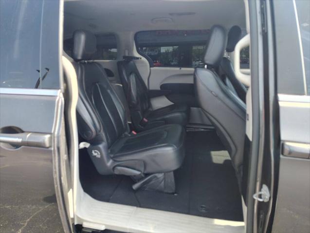 2017 Chrysler Pacifica Touring-L