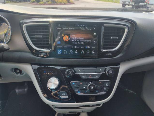 2017 Chrysler Pacifica Touring-L