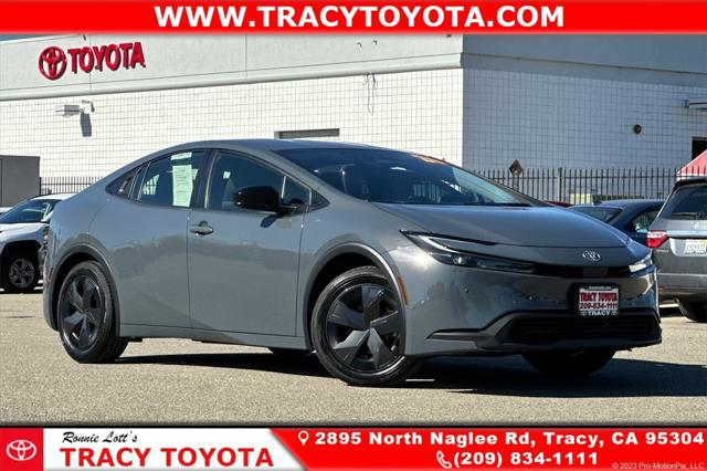2024 Toyota Prius LE's photo