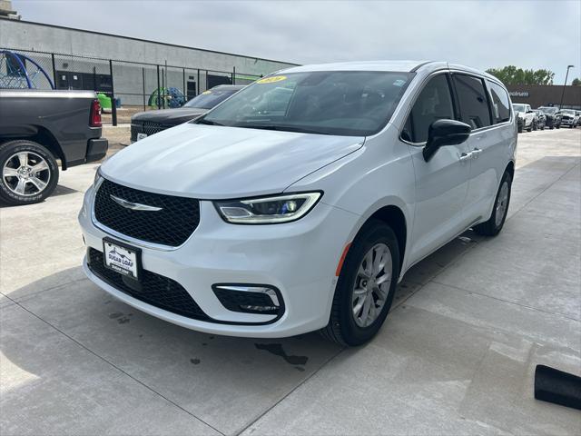 2026 Chrysler Pacifica Select AWD