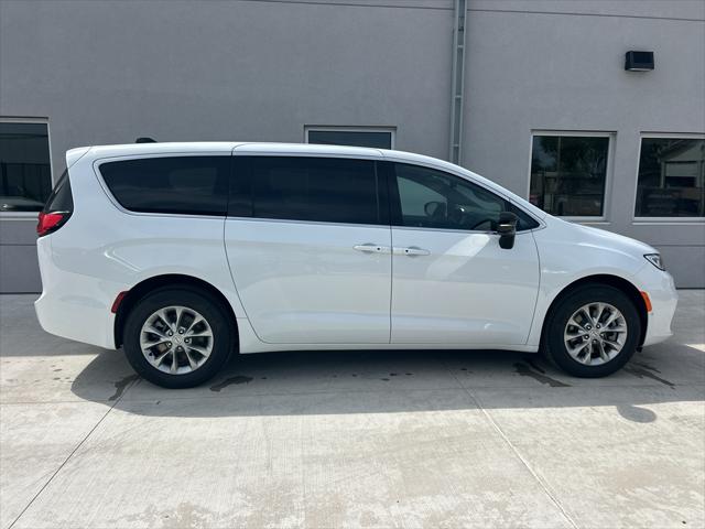 2026 Chrysler Pacifica Select AWD