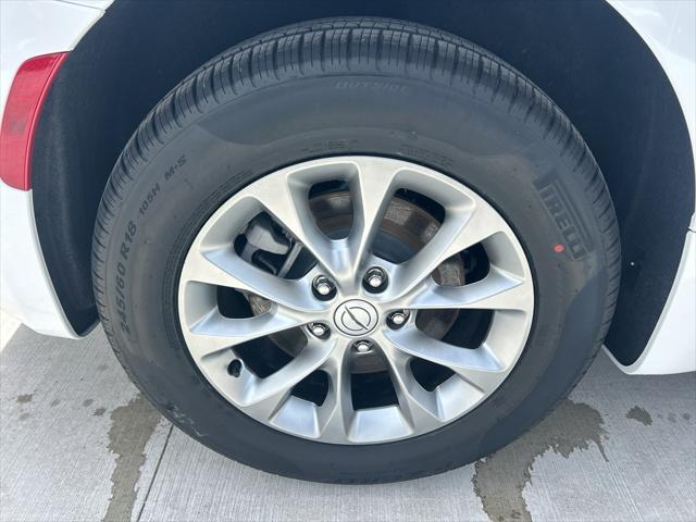2026 Chrysler Pacifica Select AWD